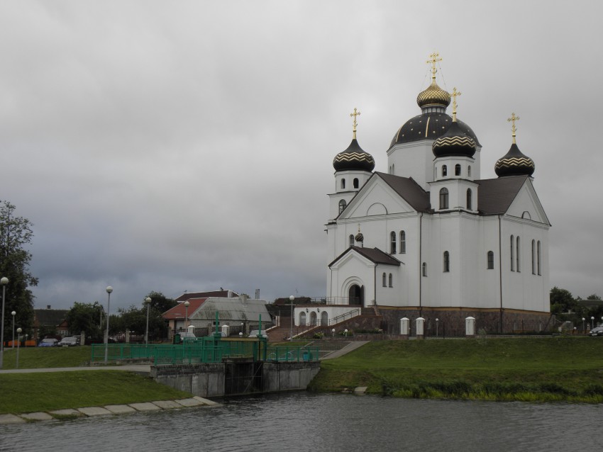 Сморгонь. Церковь Спаса Преображения. общий вид в ландшафте