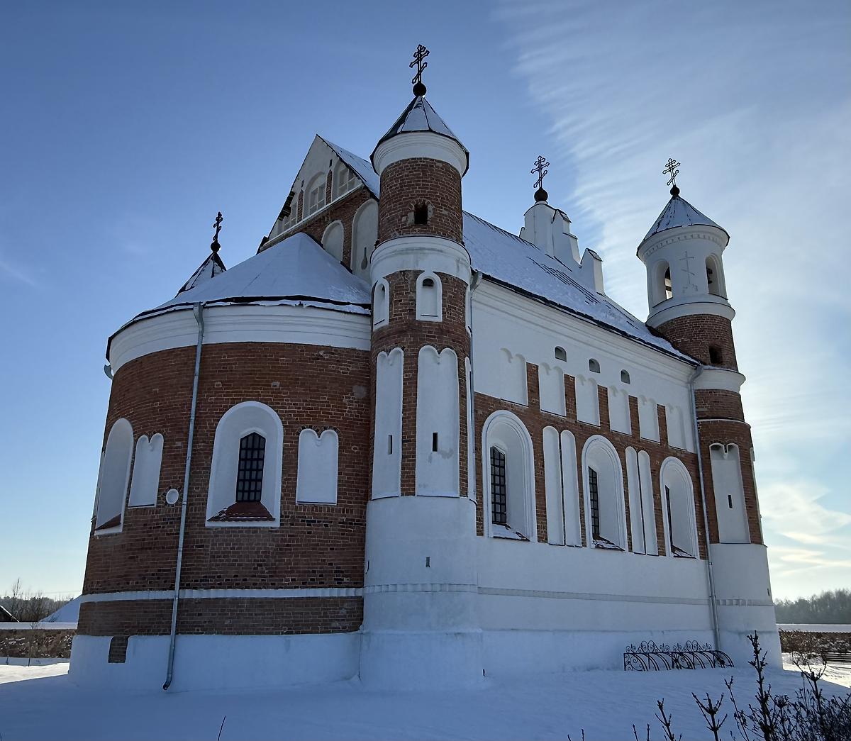 Вид с северо-востока, фасады. Церковь Рождества Пресвятой Богородицы, Мурованка (Щучинский район, Беларусь, Гродненская область)