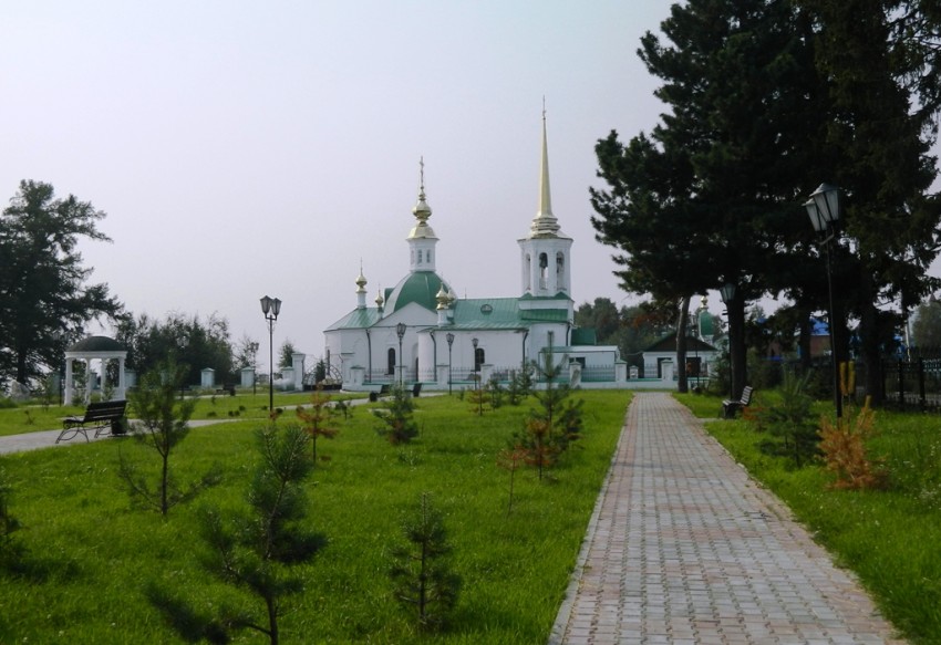 Берёзово. Церковь Рождества Пресвятой Богородицы. общий вид в ландшафте