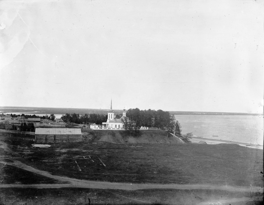 Берёзово. Церковь Рождества Пресвятой Богородицы. архивная фотография