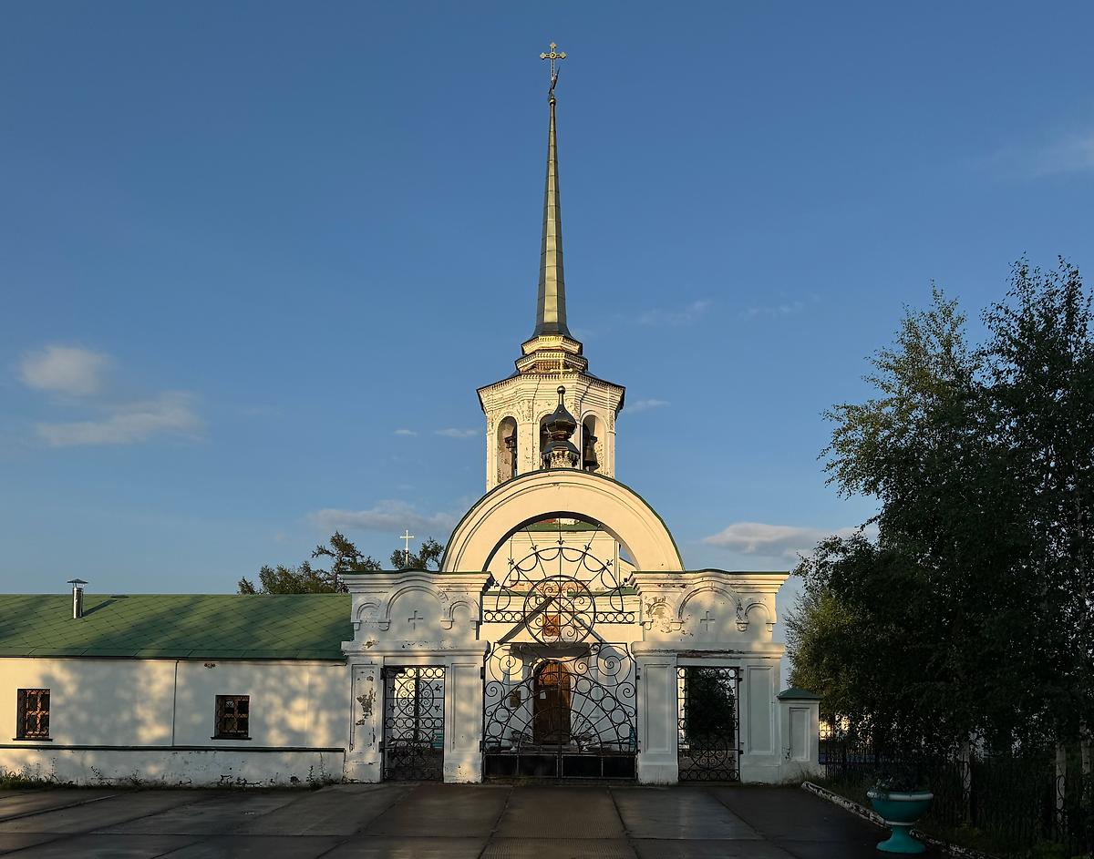 Вид с запада, фасады. Церковь Рождества Пресвятой Богородицы, Берёзово (Берёзовский район, Ханты-Мансийский автономный округ)