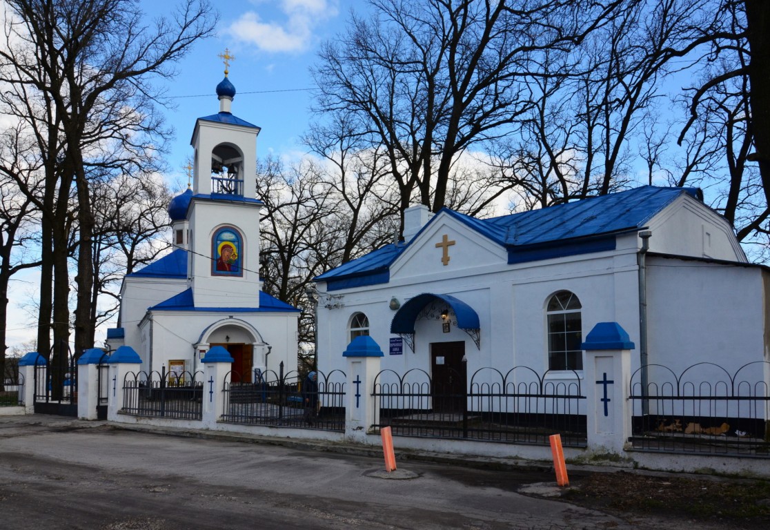 Навля. Церковь Казанской иконы Божией Матери. общий вид в ландшафте