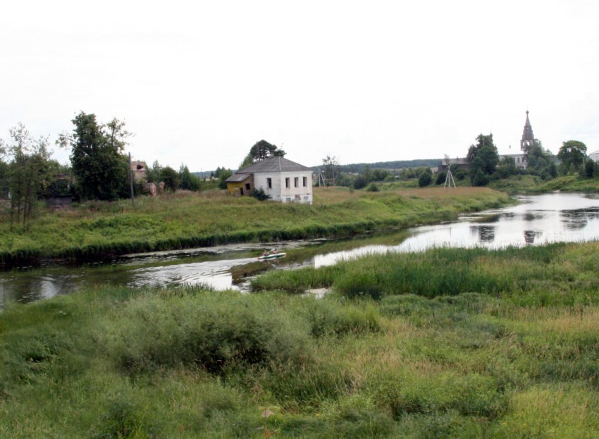 Церковь Успения Пресвятой Богородицы, Солигалич (Солигаличский район, Костромская область). дополнительная информация, Вид на городище (крепость) Солигалича, в глубине руины Старособорной Успенской церкви