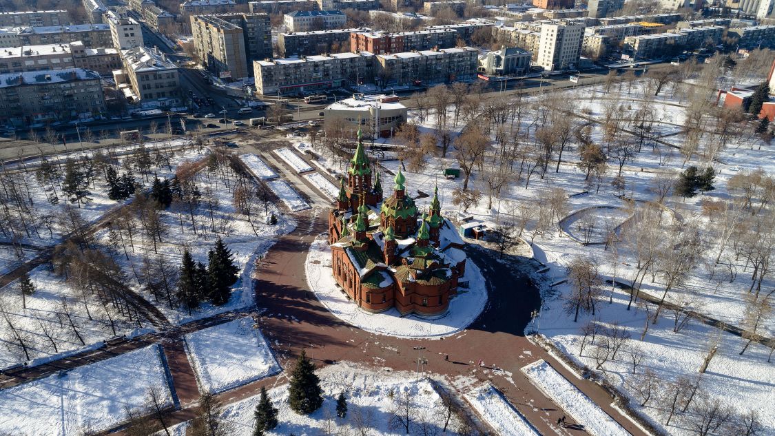 Челябинск. Церковь Александра Невского на Алом поле. общий вид в ландшафте