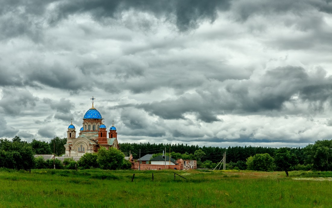 Верхняя Теча. Верхтеченский Троицкий женский монастырь. Церковь Николая Чудотворца. фасады, Вид с трассы