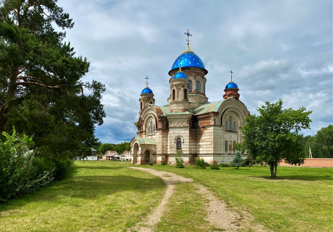 Верхняя Теча. Верхтеченский Троицкий женский монастырь. Церковь Николая Чудотворца. общий вид в ландшафте, Вид с востока