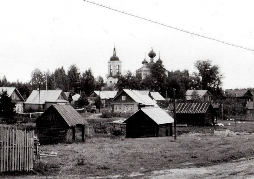 Церковь Рождества Христова, Новинки (Чкаловск, город, Нижегородская область). архивная фотография, Фото с сайта http://forum.vgd.ru/593/43718/40.htm?a=stdforum_view&o=