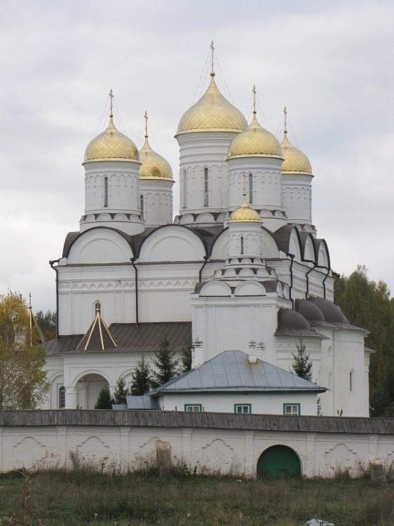 Троицкий Герасимо-Болдинский мужской монастырь. Собор Троицы Живоначальной (новый), Болдино (Дорогобужский район, Смоленская область). фасады, вид на южный фасад