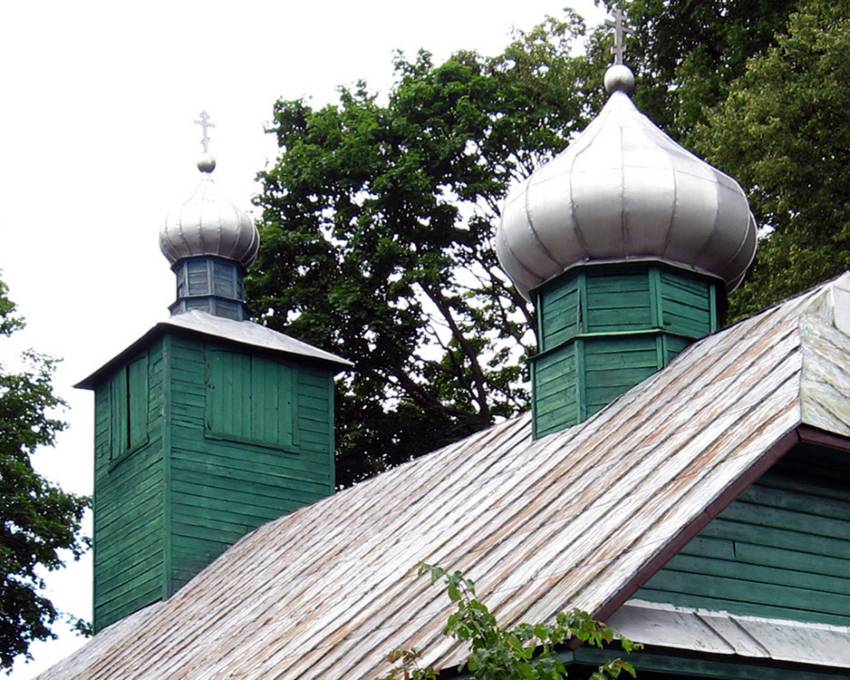 Моленная Покрова Пресвятой Богородицы и Димитрия Солунского, Кривошеево (Аугшдаугавский край, Латвия). архитектурные детали, Главы