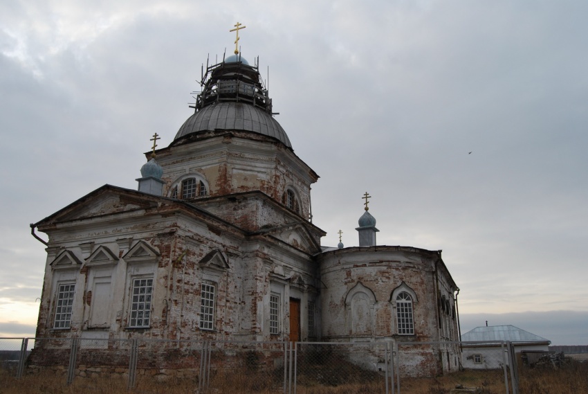 Церковь Петра и Павла, Кисловское (Каменский район (Каменский ГО), Свердловская область). общий вид в ландшафте