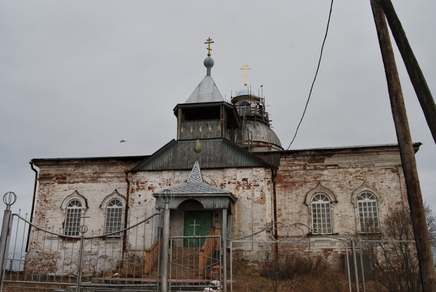 Церковь Петра и Павла, Кисловское (Каменский район (Каменский ГО), Свердловская область). общий вид в ландшафте
