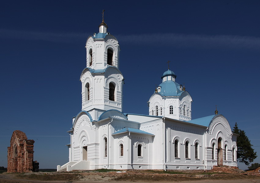 Булзи. Церковь Покрова Пресвятой Богородицы. фасады