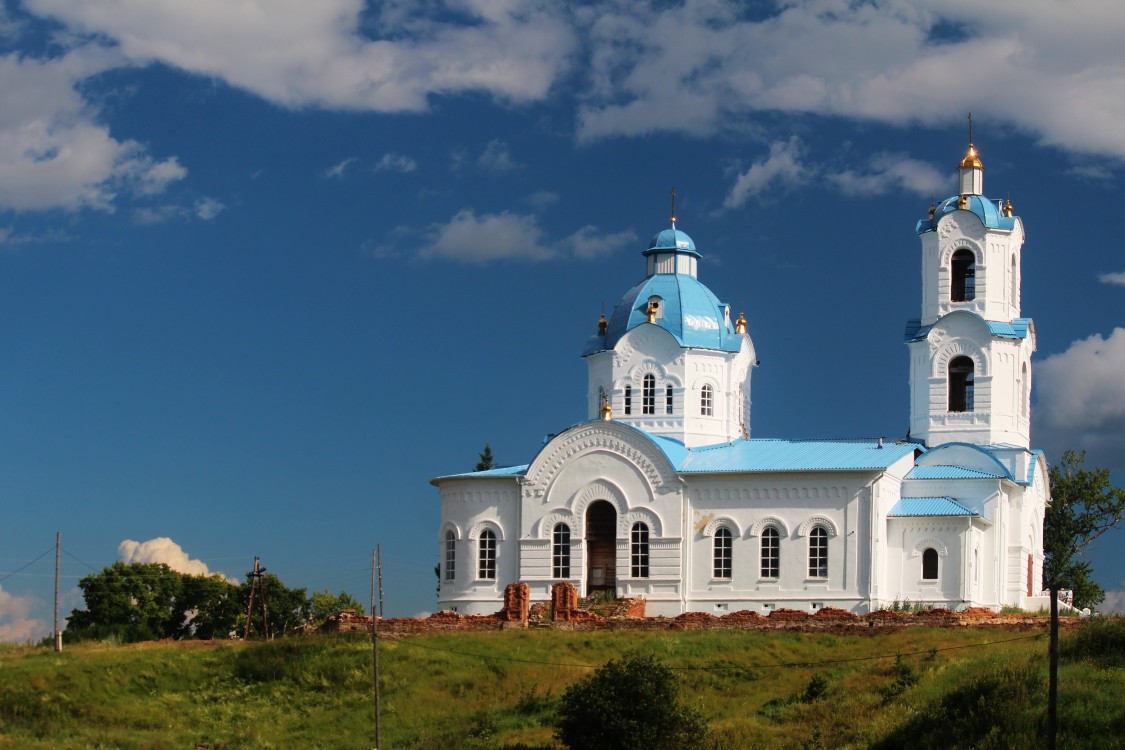 Булзи. Церковь Покрова Пресвятой Богородицы. фасады