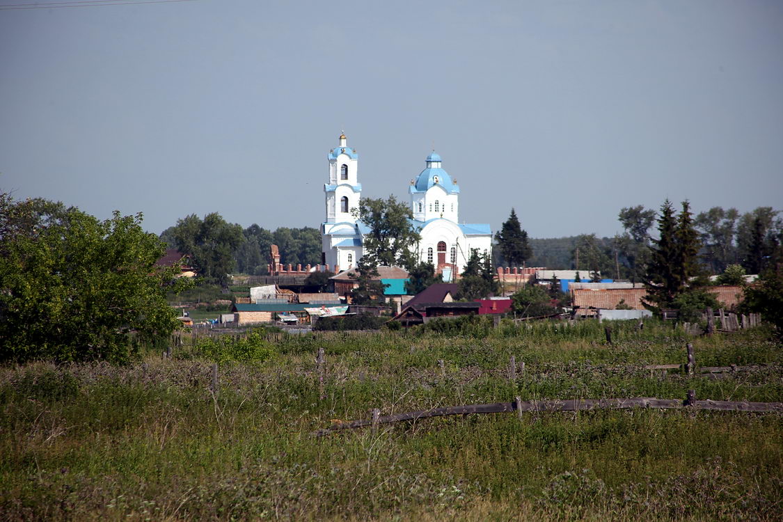 Церковь Покрова Пресвятой Богородицы, Булзи (Каслинский район, Челябинская область). общий вид в ландшафте, Вид с дороги Тюбук - Каменск-Уральский