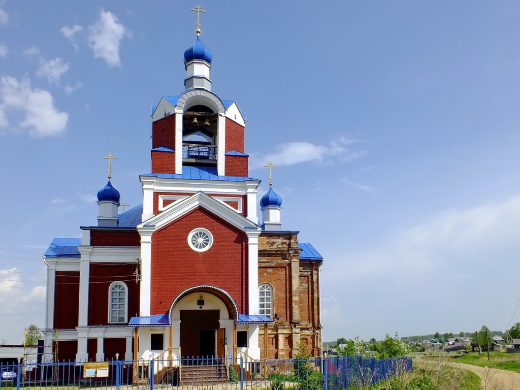Быньги. Церковь Казанской иконы Божией Матери. общий вид в ландшафте