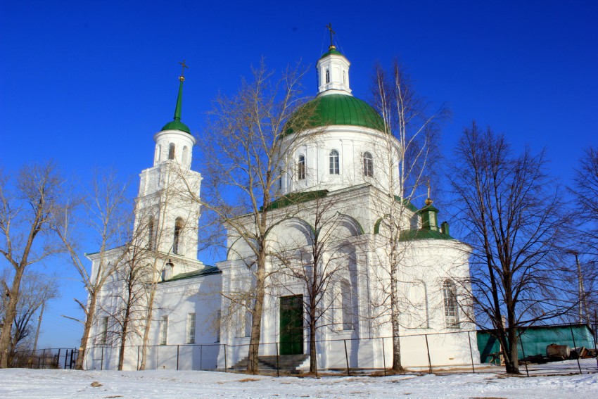 Черноисточинск. Церковь Петра и Павла. общий вид в ландшафте