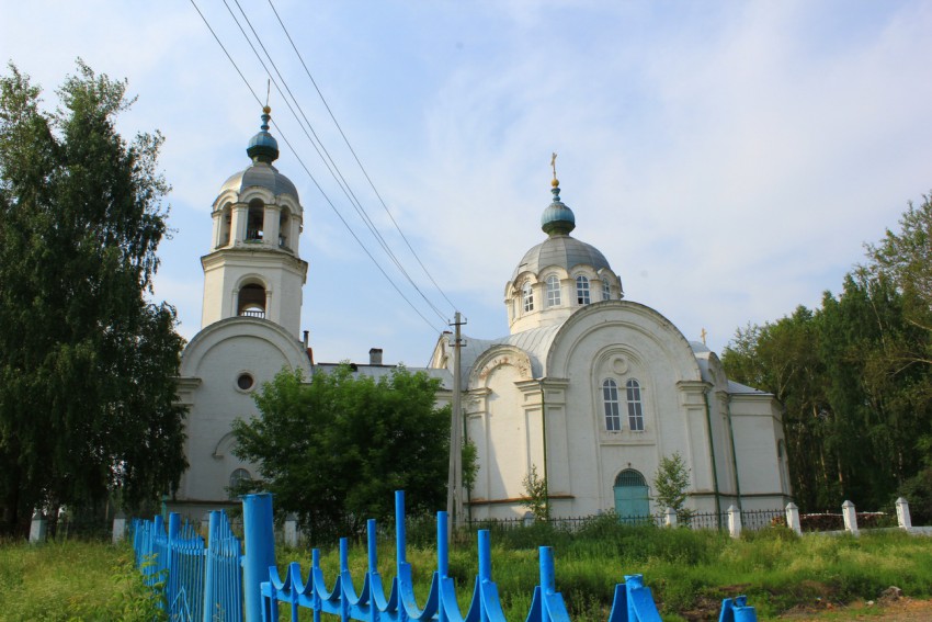 Церковь Марии Магдалины, Лая (Пригородный район (Горноуральский ГО), Свердловская область). общий вид в ландшафте