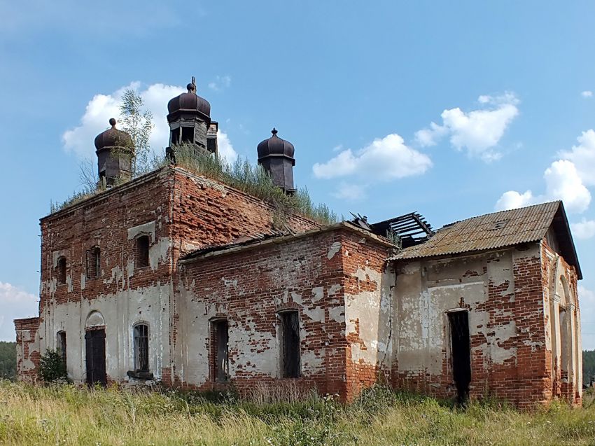 Церковь Рождества Христова, Потаскуева (Каменский район (Каменский ГО), Свердловская область). общий вид в ландшафте