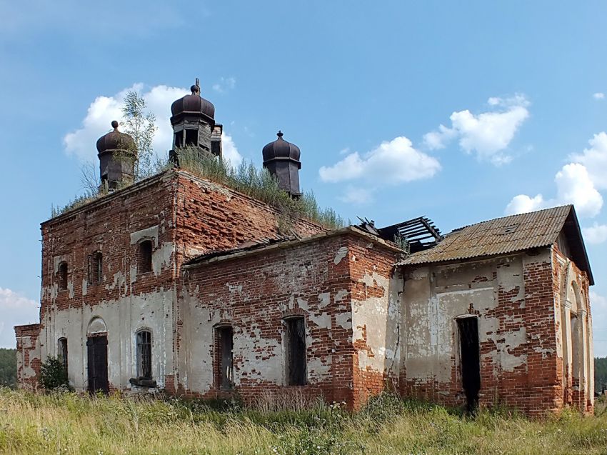 Потаскуева. Церковь Рождества Христова. общий вид в ландшафте