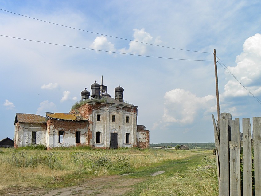 Потаскуева. Церковь Рождества Христова. общий вид в ландшафте