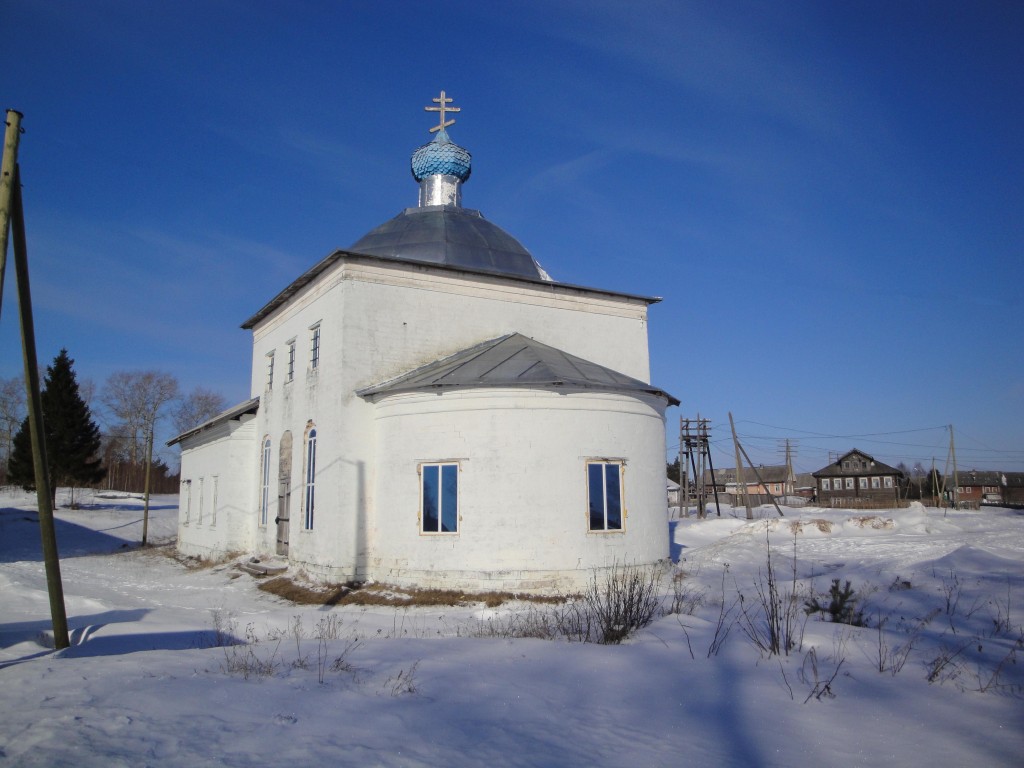 Церковь Покрова Пресвятой Богородицы, Усть-Ваеньга (Виноградовский район, Архангельская область). фасады, Вид на церковь с восточной стороны