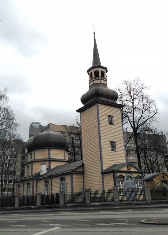 Таллин. Церковь Рождества Пресвятой Богородицы. фасады, Общий вид церкви в городе