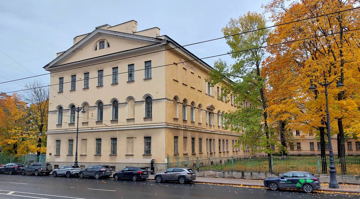 Домовая церковь Ольги равноапостольной при бывшем Николаевском военном госпитале, Центральный район (Санкт-Петербург, г. Санкт-Петербург). общий вид в ландшафте