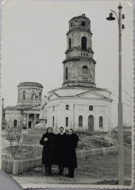 Церковь Перенесения мощей Александра Невского в Санкт-Петербург, Россошь (Россошанский район, Воронежская область). архивная фотография, Частная коллекция. Фото 1947 г.
