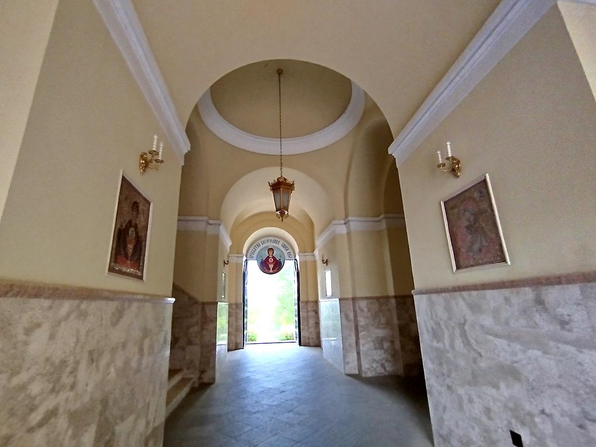 интерьер и убранство. Высоцкий монастырь. Церковь Трех Святителей в колокольне, Серпухов (Серпуховский городской округ и гг. Протвино, Пущино, Московская область)