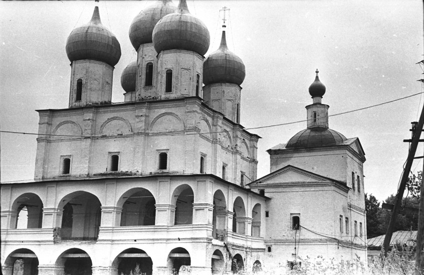 Серпухов. Высоцкий монастырь. Собор Зачатия Праведной Анны. фасады