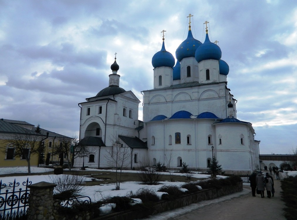 Серпухов. Высоцкий монастырь. Собор Зачатия Праведной Анны. фасады