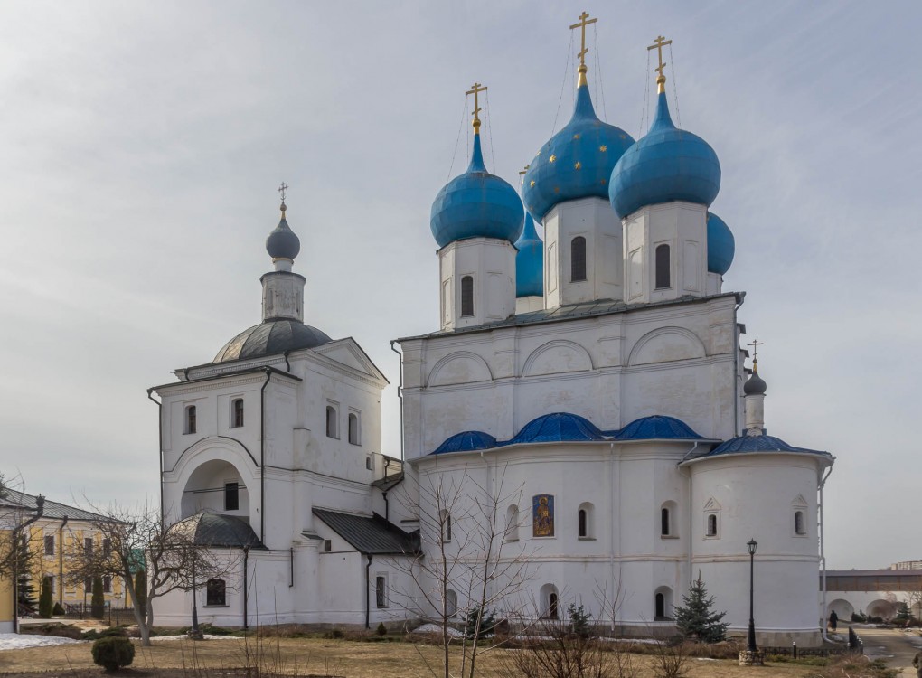 Высоцкий монастырь. Собор Зачатия Праведной Анны, Серпухов (Серпуховский городской округ и гг. Протвино, Пущино, Московская область). фасады, Вид с фасада