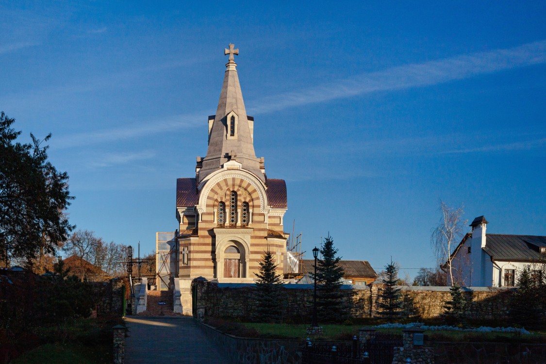 Серпухов. Высоцкий монастырь. Церковь Всех Святых. общий вид в ландшафте
