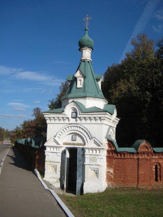 Коломна. Часовня Николая Чудотворца. общий вид в ландшафте