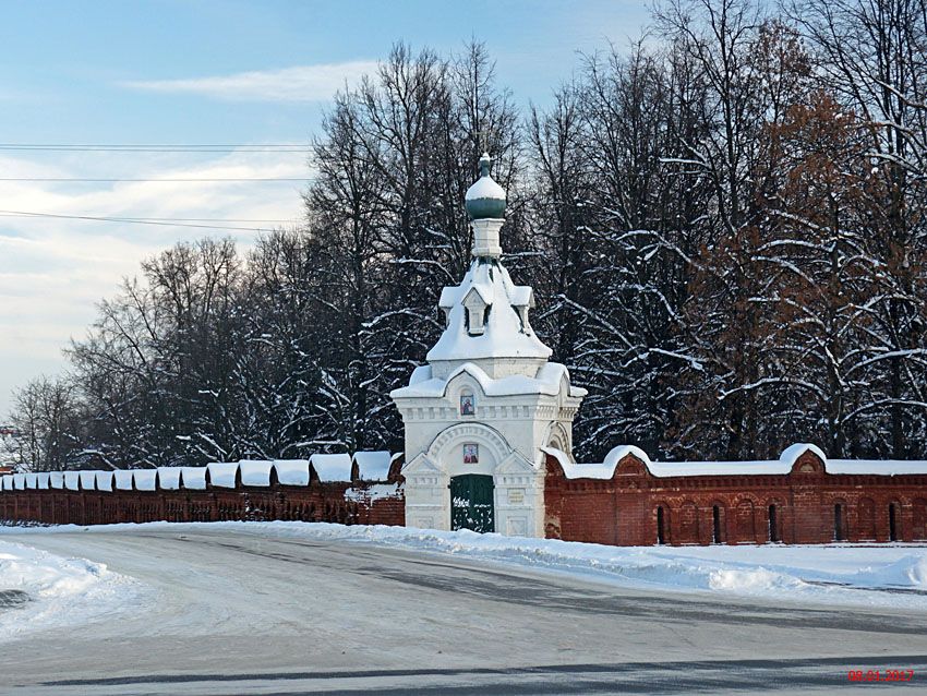 Коломна. Часовня Николая Чудотворца. общий вид в ландшафте