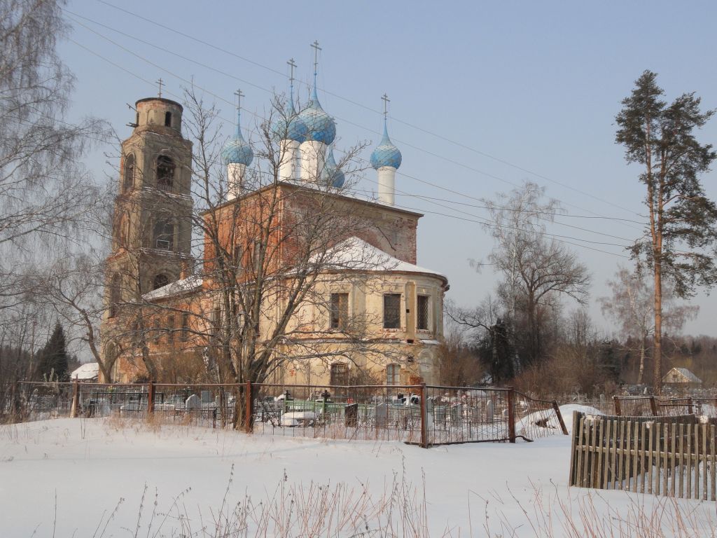 Церковь Владимирской иконы Божией Матери, Дуброво (Угличский район, Ярославская область). общий вид в ландшафте