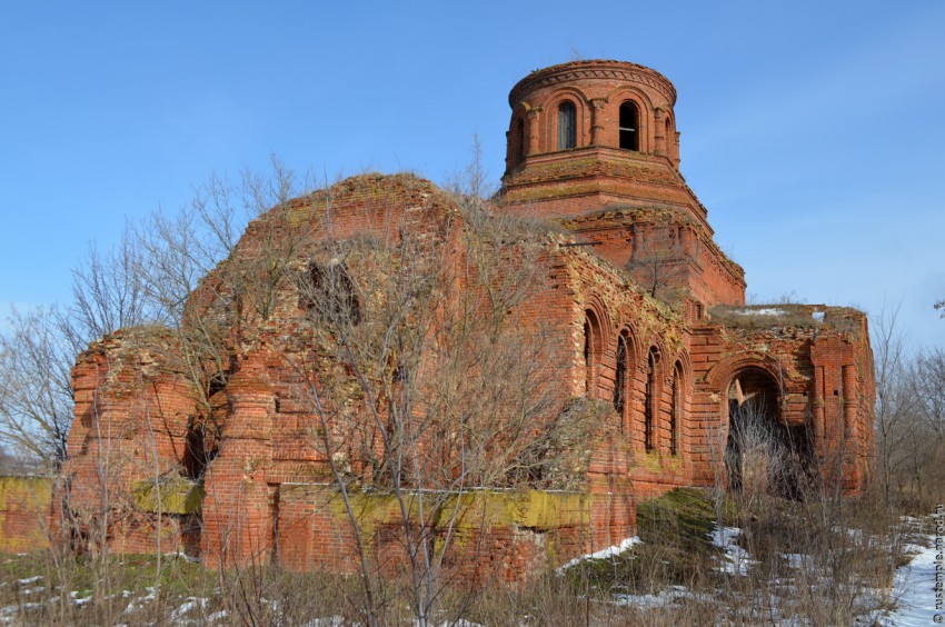 Осадчее. Церковь Казанской иконы Божией Матери. общий вид в ландшафте
