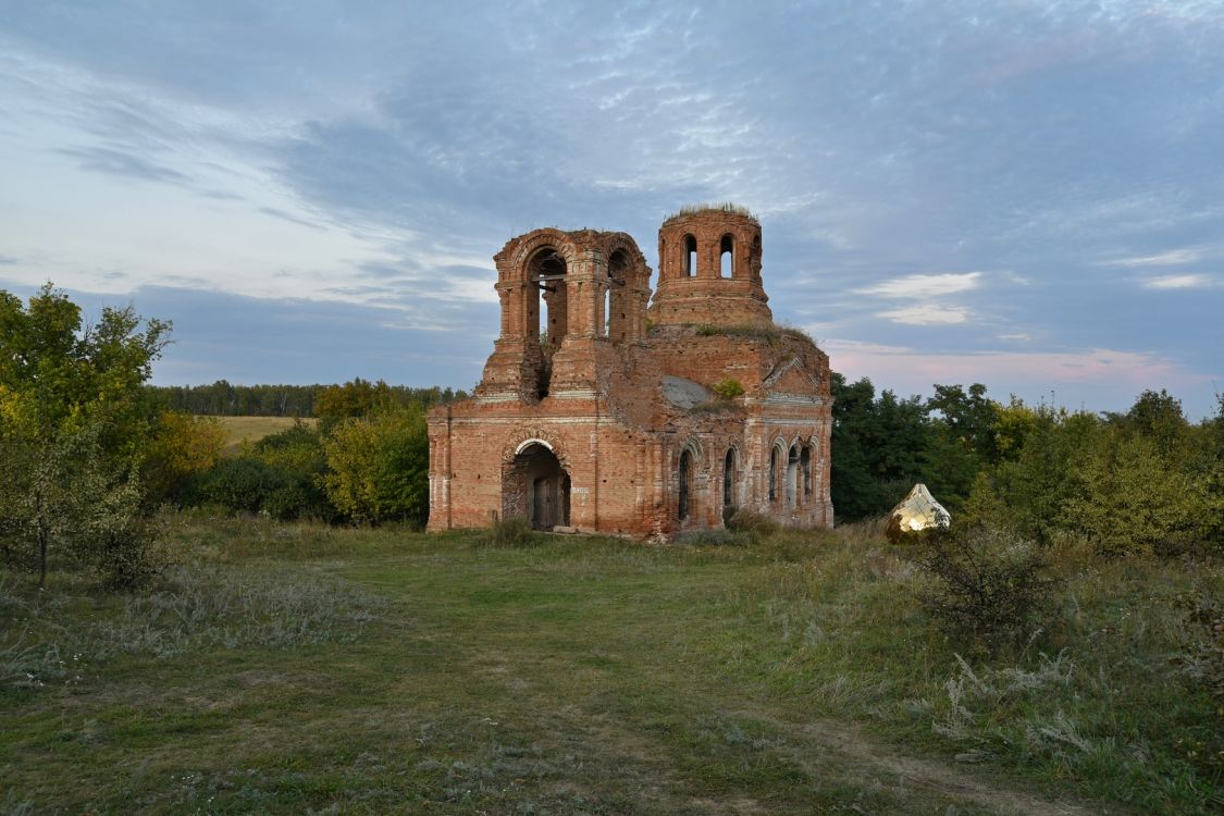 Церковь Успения Пресвятой Богородицы, Басовка (Подгоренский район, Воронежская область). общий вид в ландшафте, Общий вид с юго-запада