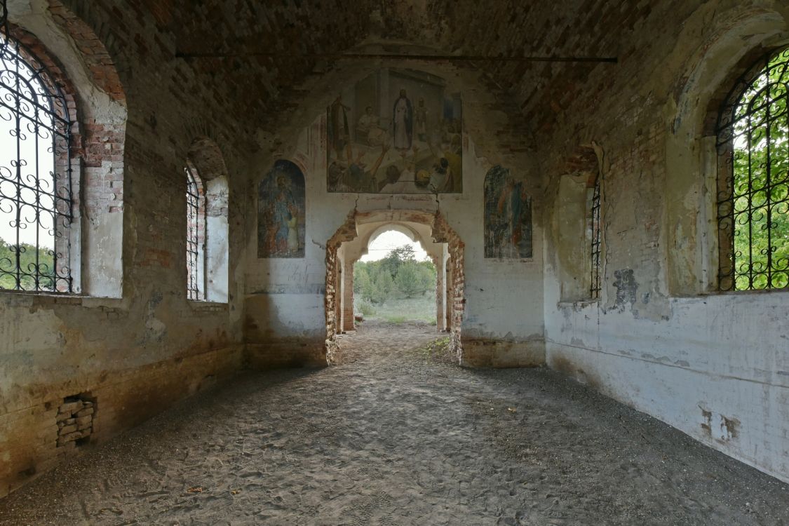 Церковь Успения Пресвятой Богородицы, Басовка (Подгоренский район, Воронежская область). интерьер и убранство, Западная сторона трапезной