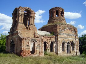 Басовка. Церковь Успения Пресвятой Богородицы