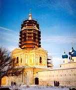 Серпухов. Высоцкий монастырь. Церковь Трех Святителей Великих в колокольне