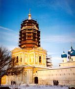 Серпухов. Высоцкий монастырь. Церковь Трех Святителей в колокольне