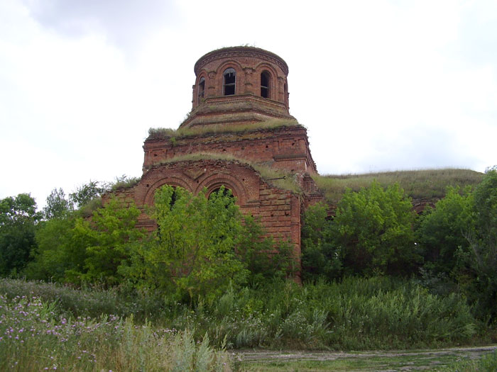 Осадчее. Церковь Казанской иконы Божией Матери. общий вид в ландшафте