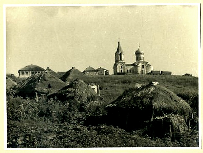 Церковь Сошествия Святого Духа (старая), Петренково (Острогожский район, Воронежская область). архивная фотография, источник: http://photo.qip.ru