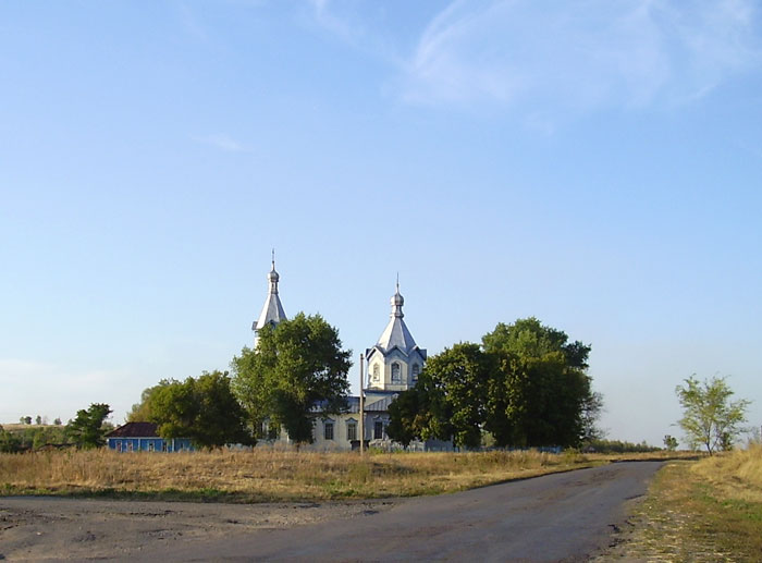 Кирсановка. Церковь Рождества Христова. общий вид в ландшафте