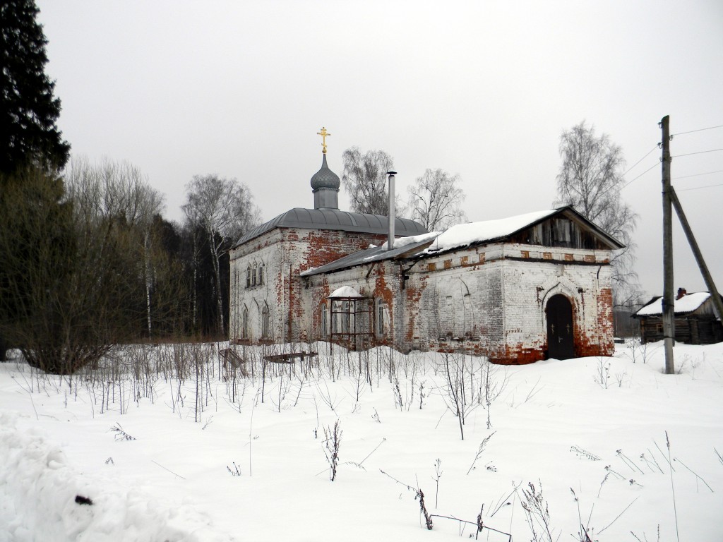 Михалёво. Церковь Иоанна Богослова. общий вид в ландшафте