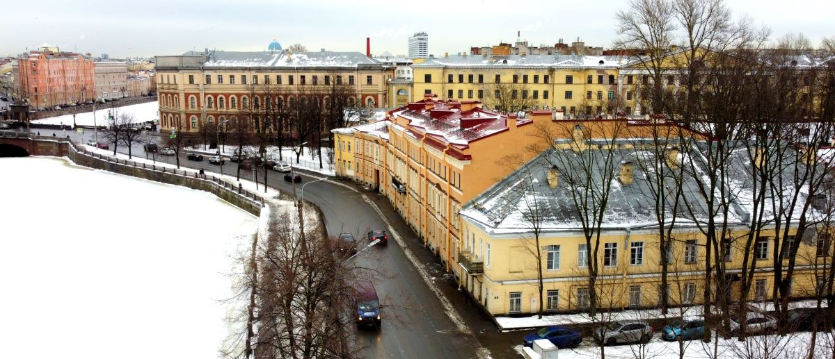 Домовая церковь Александра Невского при бывшем Адмиралтейском госпитале, Адмиралтейский район (Санкт-Петербург, г. Санкт-Петербург). общий вид в ландшафте