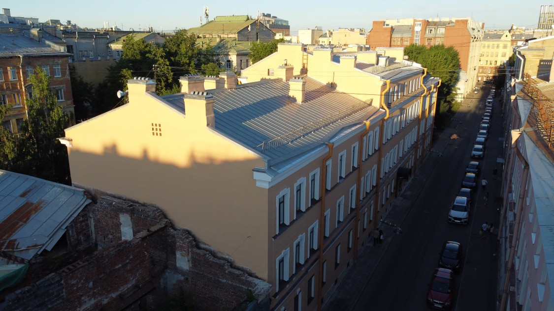 Домовая церковь Александра Невского при бывшем Доме трудолюбия Петровского общества вспоможения бедным, Петроградский район (Санкт-Петербург, г. Санкт-Петербург). общий вид в ландшафте