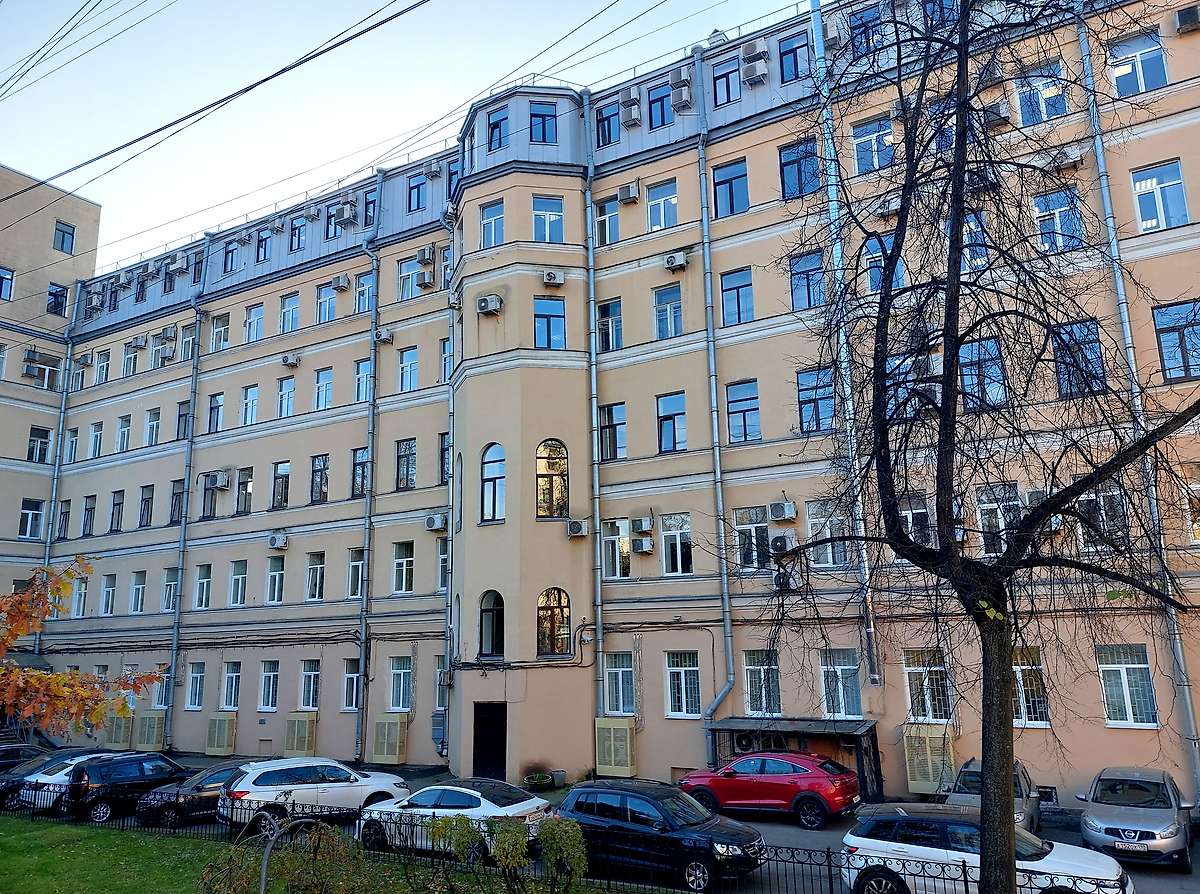 Апсида храма располагалась в четвертом этаже ризалита, фасады. Домовая церковь Боголюбской иконы Божией Матери при бывшем Александро-Невском доме призрения бедных духовного звания, Центральный район (Санкт-Петербург, г. Санкт-Петербург)