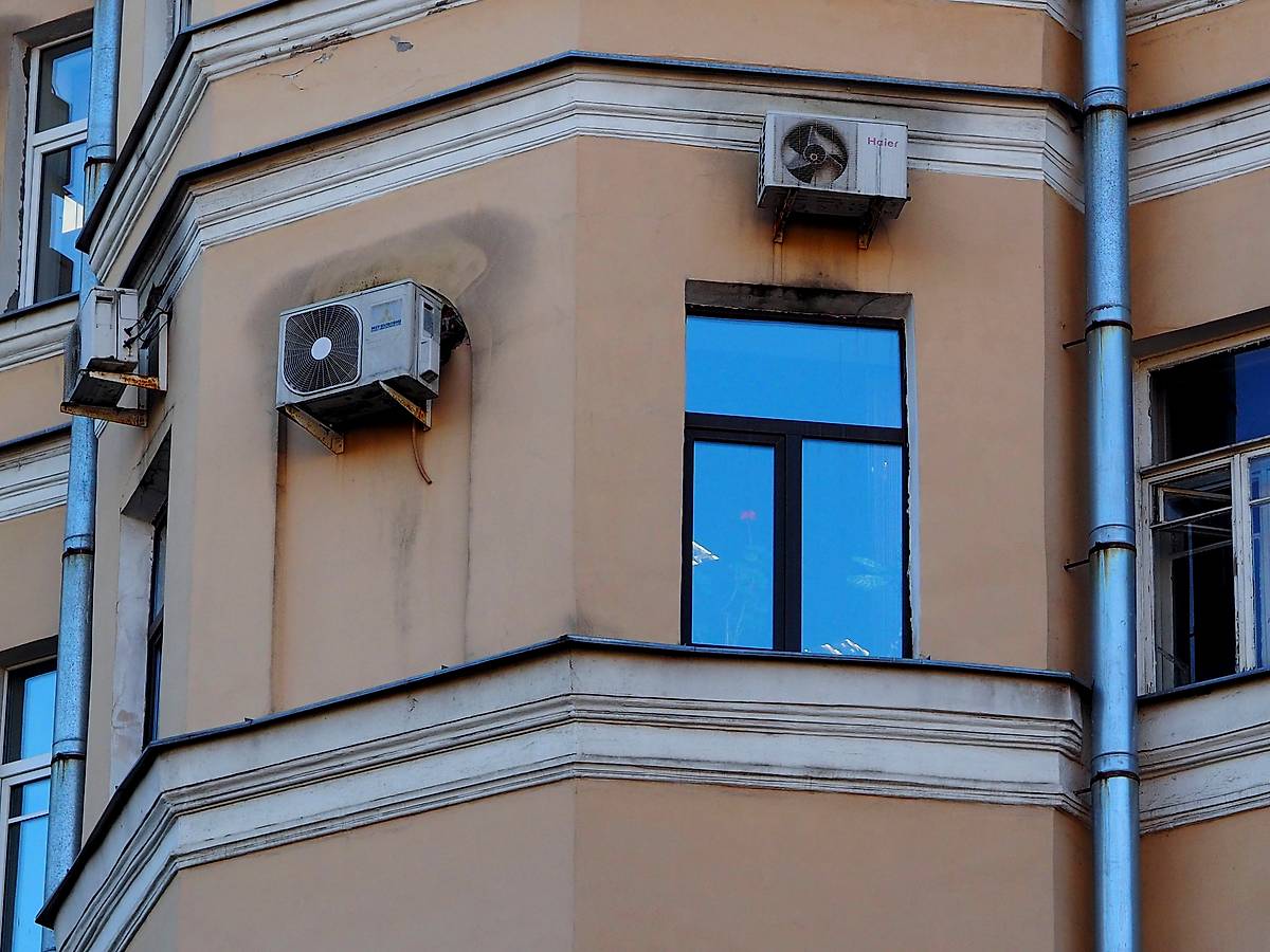 архитектурные детали. Домовая церковь Боголюбской иконы Божией Матери при бывшем Александро-Невском доме призрения бедных духовного звания, Центральный район (Санкт-Петербург, г. Санкт-Петербург)